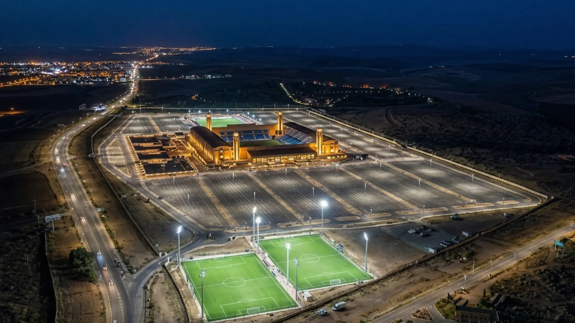 Éclairage des voies d'accès - Grand Stade de Marrakech